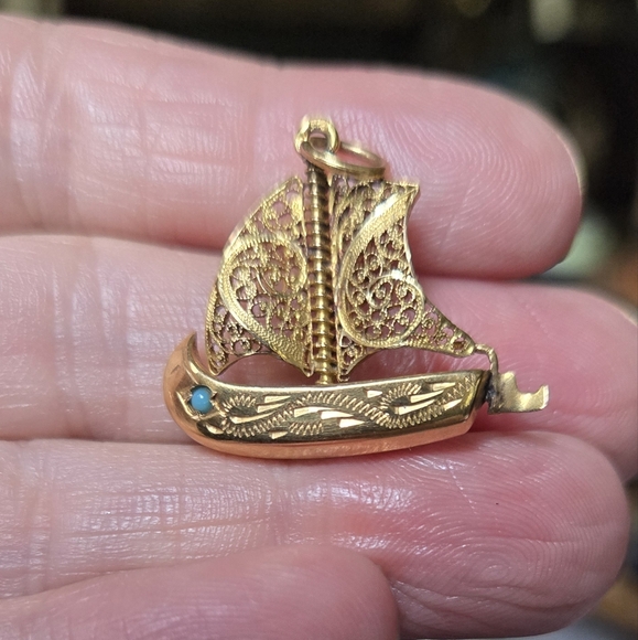 24k gold sail boat with turquoise gem vintage 1940's piece - Picture 2 of 9
